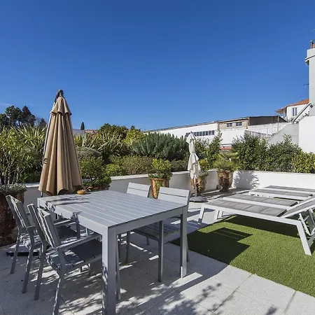 Modern Garden Terrace Apartment *
